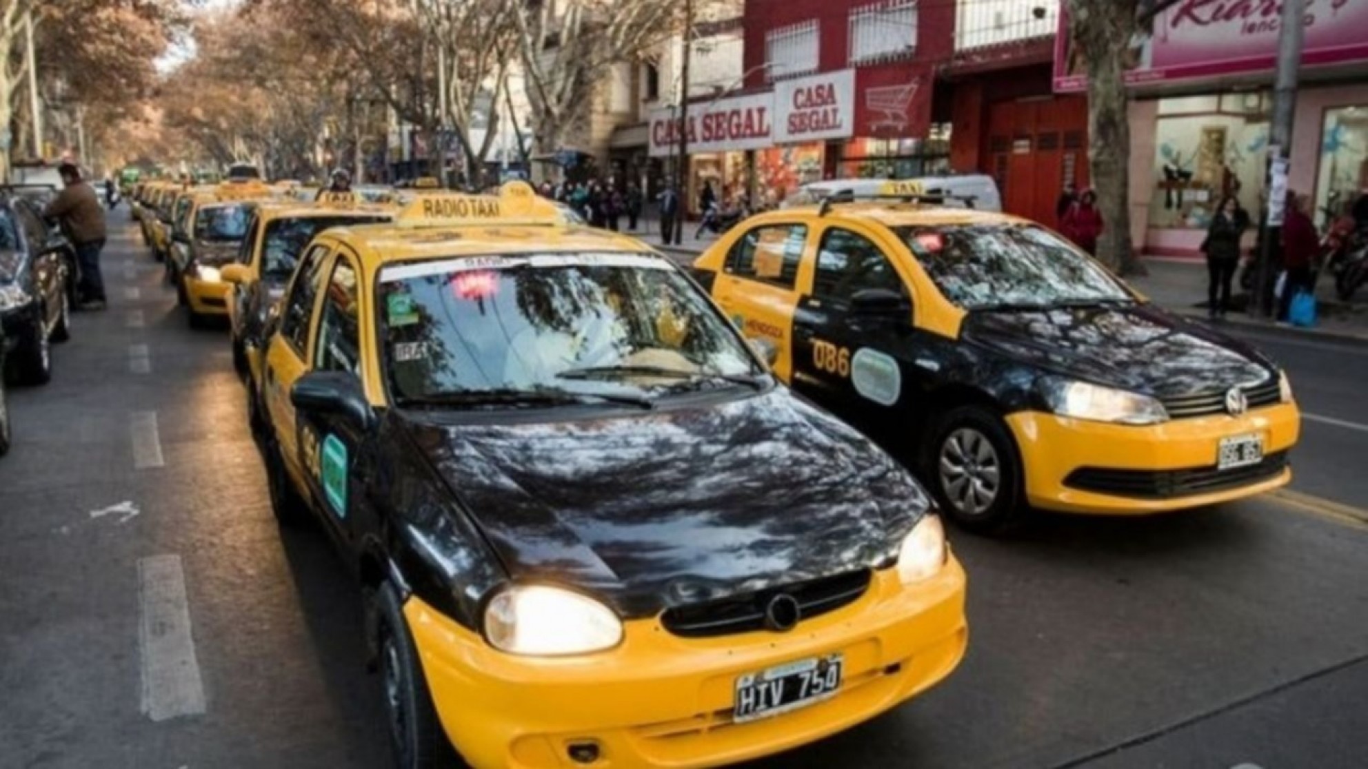 Los propietarios de taxis quieren aumentar las tarifas